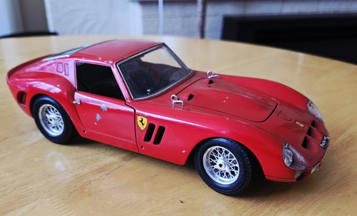 Burago diecast model - model, ferrari
