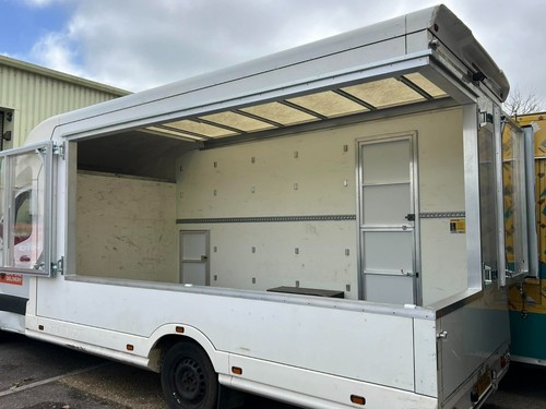 Corner infinity serving hatch - infinity,