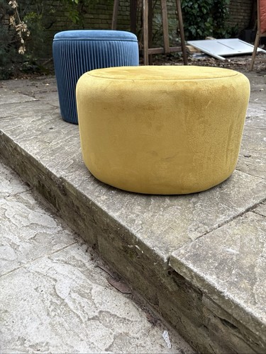 Small mustard colour - a,