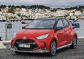 TOYOTA YARIS  HYBRID -Owners