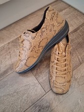 Damart Ladies Size 8, Patient