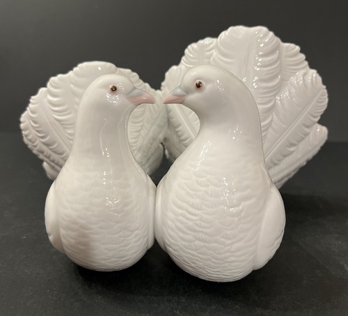 Lladro couple doves - of,