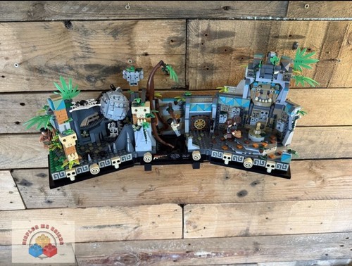 Wall mount for lego indiana - wall,