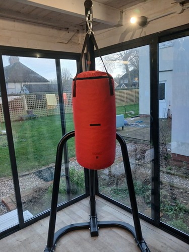 Vevor punching bag - stand, and