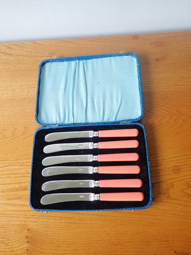 Vintage coral plastic handle