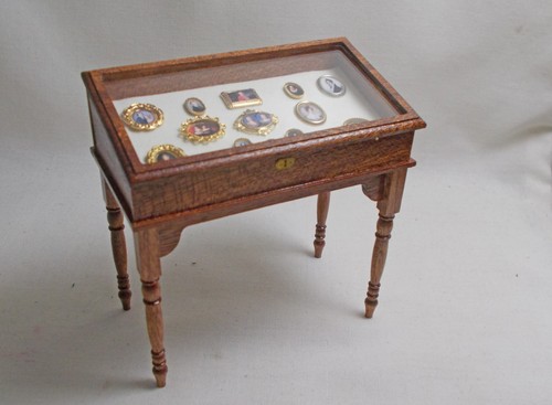 Dolls house miniatures