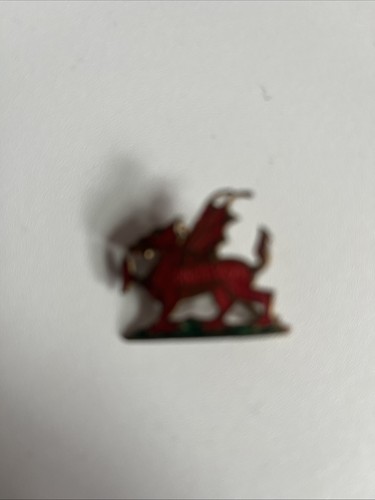 Lapel welsh red dragon pin - red,