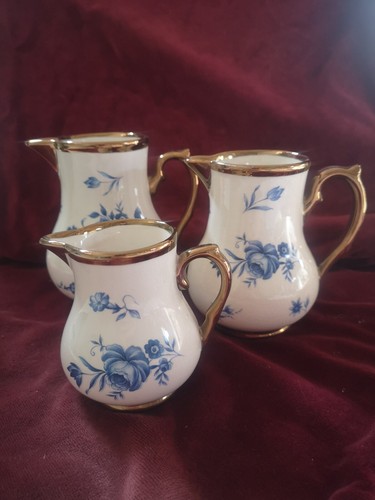 Wade vintage jug trio - blue, and