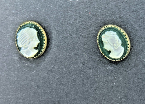 Wells vintage cameo 14k - wells,