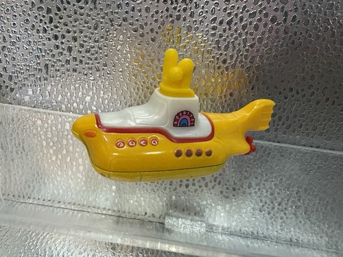 Hot wheels yellow submarine - hot,