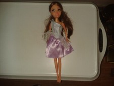 26cm's made in China doll. Barbie /Bratz style. Brown hair brown eyes. (B37)
