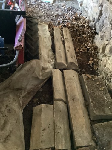 Kerb stones x 17 1 - 6,