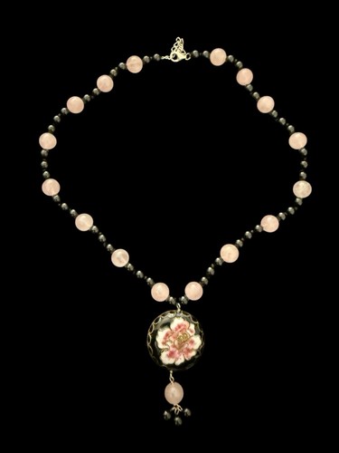Gemstone rose quartz and agate - quartz,