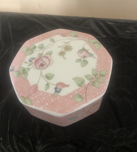Wedgwood rosehip accent - rosehip,