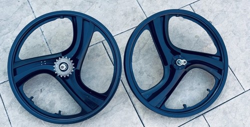 Vintage pair black mag - of,