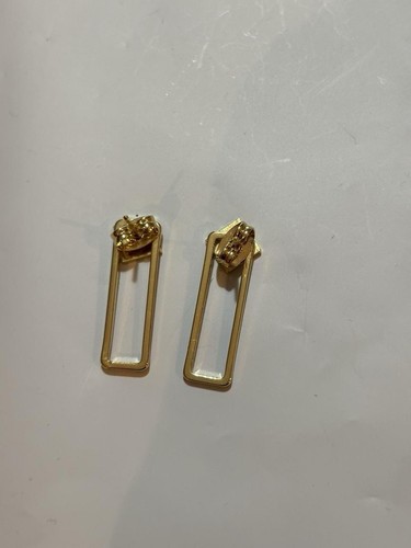 Square geometric stud - square,
