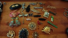 Bundle vintage  Jewellery Brooches x 25  mourning brooches  art deco.