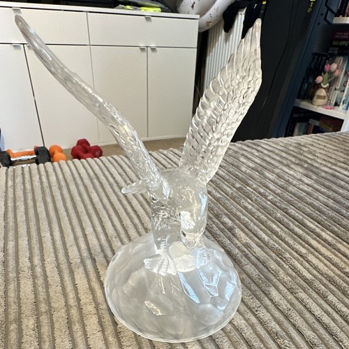 Unmarked clear glass eagle - clear,