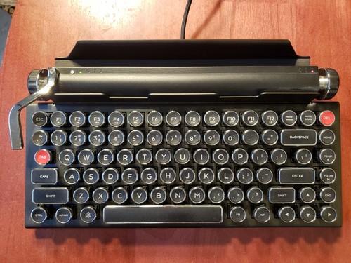 Qwerkywriter typewriter - s,