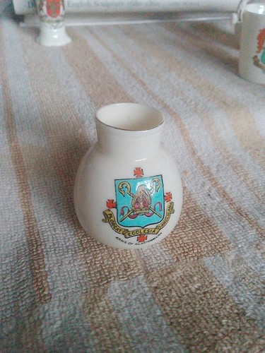 Crested ware depicting the - crested,