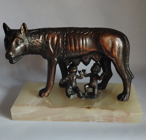 Bronze metal wolf - metal,