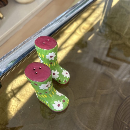 Salt pepper ceramic novelty - ceramic,