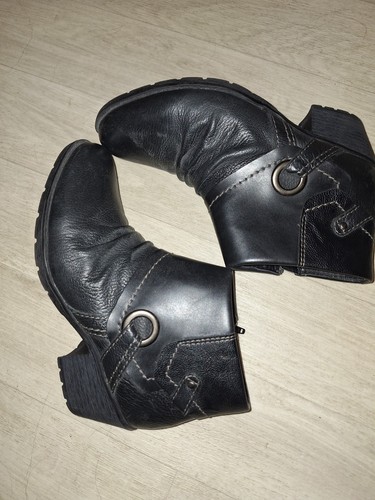 Ladies stunning black leather