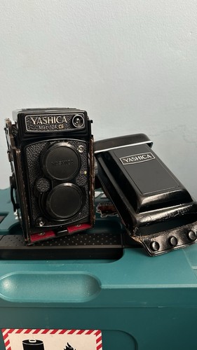 Yashica mat 124g black - yashica,