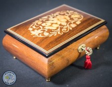 Music Box Lacquered Jewellery Box Sorrento Ware Italy Plays "Isle of Capri"