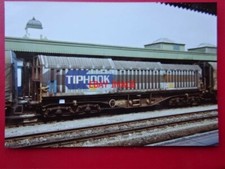 PHOTO  TIPHOOK 33RIV70BR 589 9 093-4 AT CARDIFF