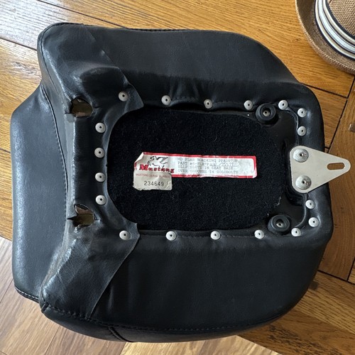 Mustang passenger seat off - off, a