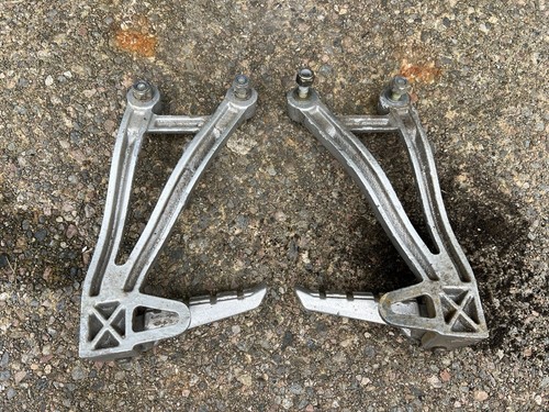 Peugeot xp6 pillion footrest - peugeot,