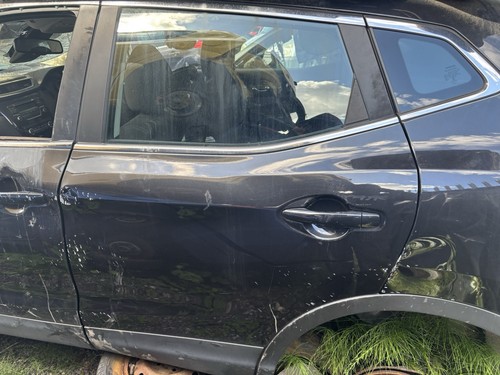 Damage shown nissan - shown, qashqai