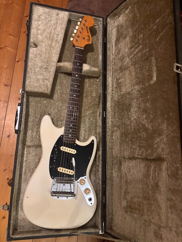 1968 fender mustang plays - fender,