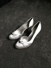 Silver court Shoes size 7 / 40 by Untold