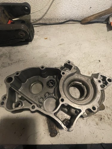 Left side crank - side, caseing