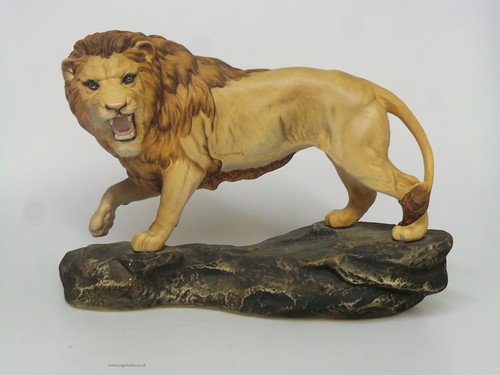 Beswick lion rock 2554a - beswick,