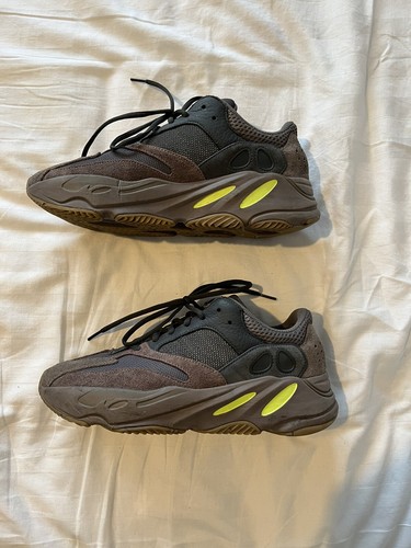 Yeezy 700 mauve