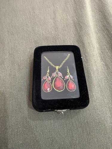 Jewellery set red clear boxed - set,