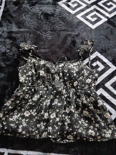 Hollister top size small - top,