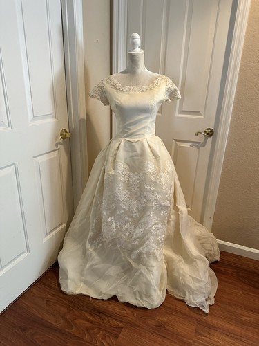 1950 ivory lace accent - ivory, lace-