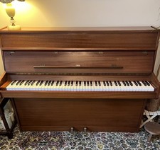 Eavestaff  Mini grand piano