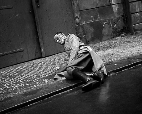 Injured german officer prague - injured,
