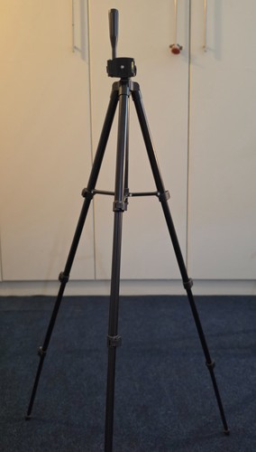 Foldable metal tripod for - metal,