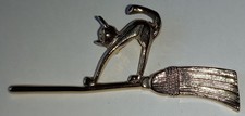 VINTAGE c1980s 6.5cm LONG GOLD