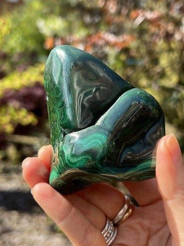 Large malachite specimen - large,