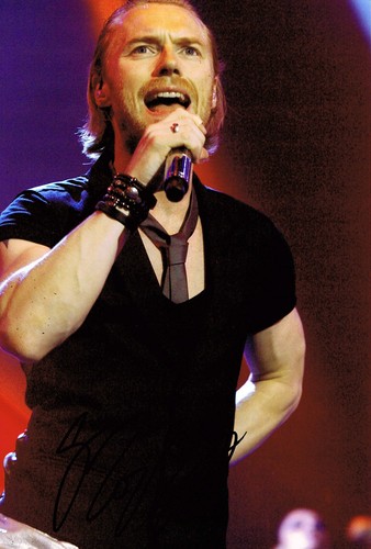 Ronan keating signed person - ronan,