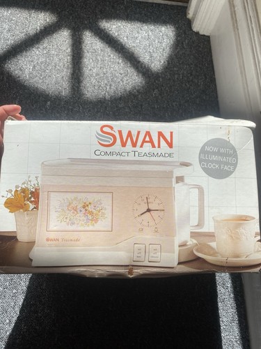 Swan vintage compact - swan,