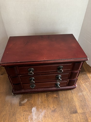 Vintage wooden jewelry box - wooden,