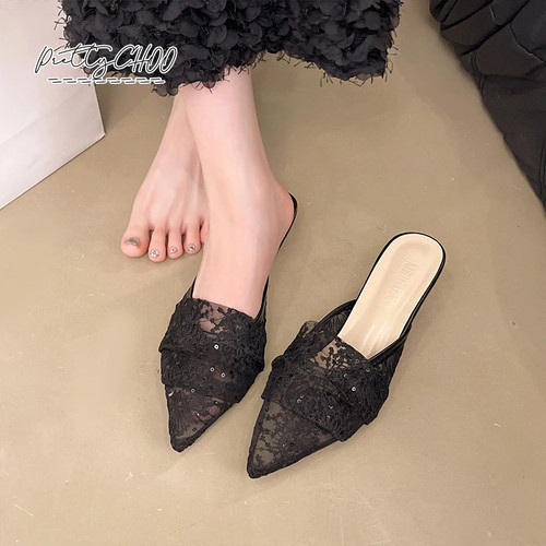 White embroidery lace - embroidery, kitten